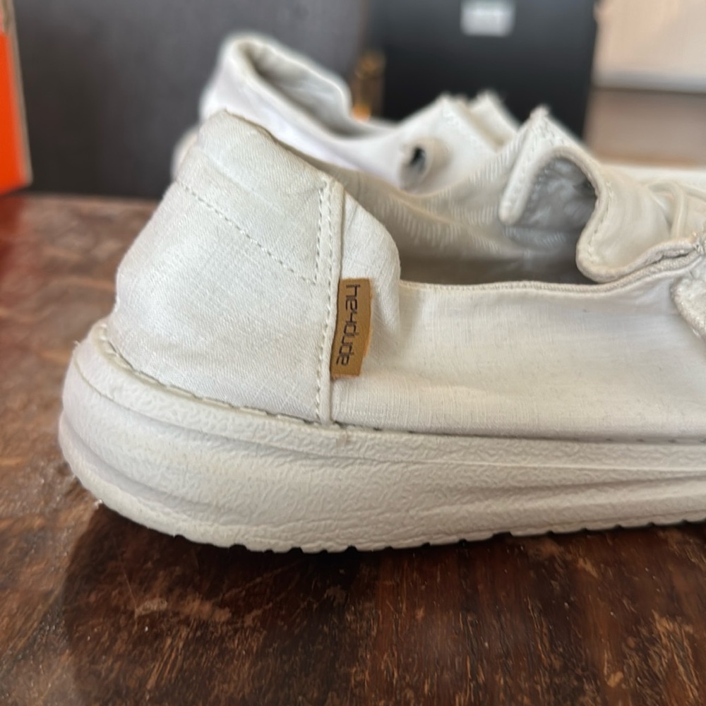 Hey dudes 
Wendy. Chambray white
Women 
Size 7
